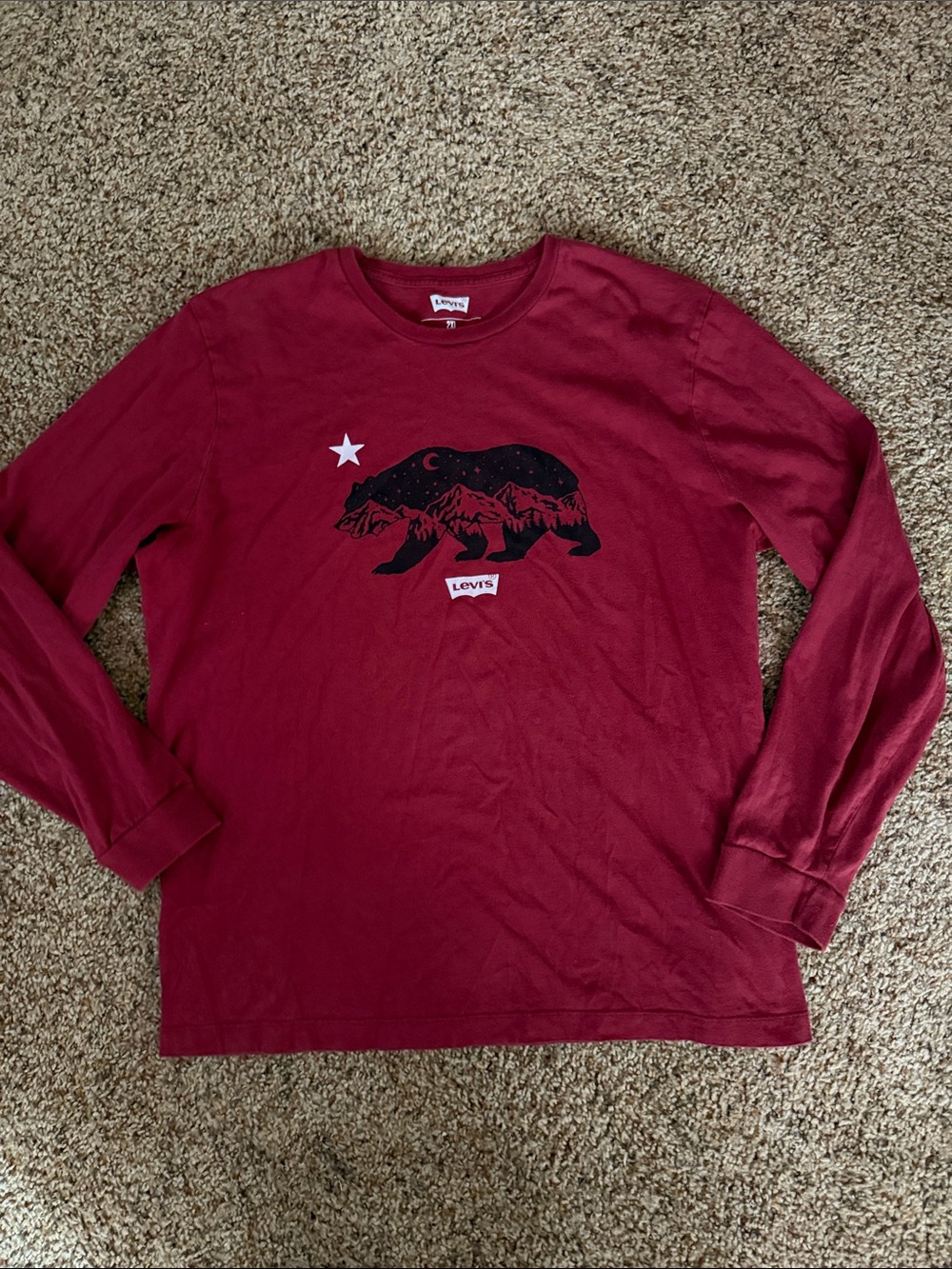 Levi's Men's Burgundy Long-Sleeve Graphic Tee